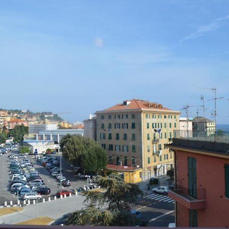 Genovese Villa Elena Appartamenti 瓦拉泽 外观 照片