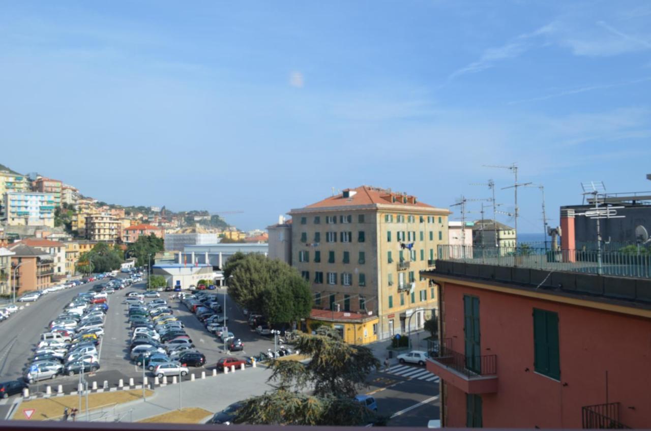 Genovese Villa Elena Appartamenti 瓦拉泽 外观 照片