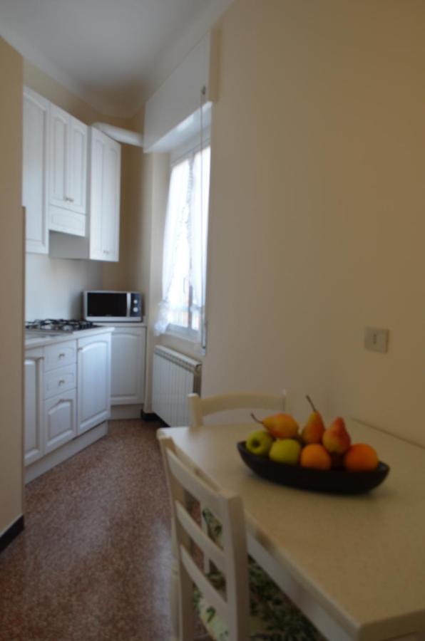 Genovese Villa Elena Appartamenti 瓦拉泽 外观 照片
