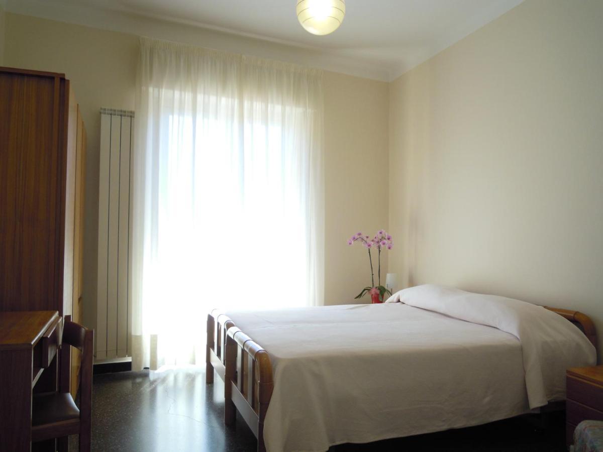 Genovese Villa Elena Appartamenti 瓦拉泽 外观 照片