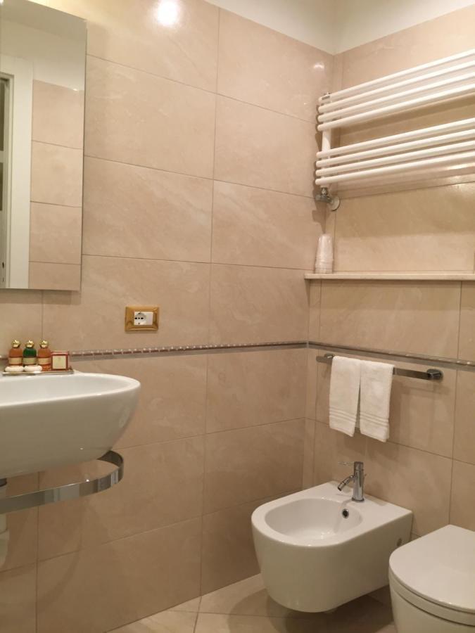 Genovese Villa Elena Appartamenti 瓦拉泽 外观 照片