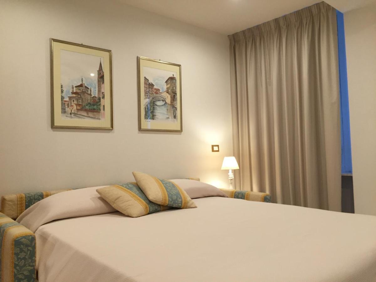 Genovese Villa Elena Appartamenti 瓦拉泽 外观 照片